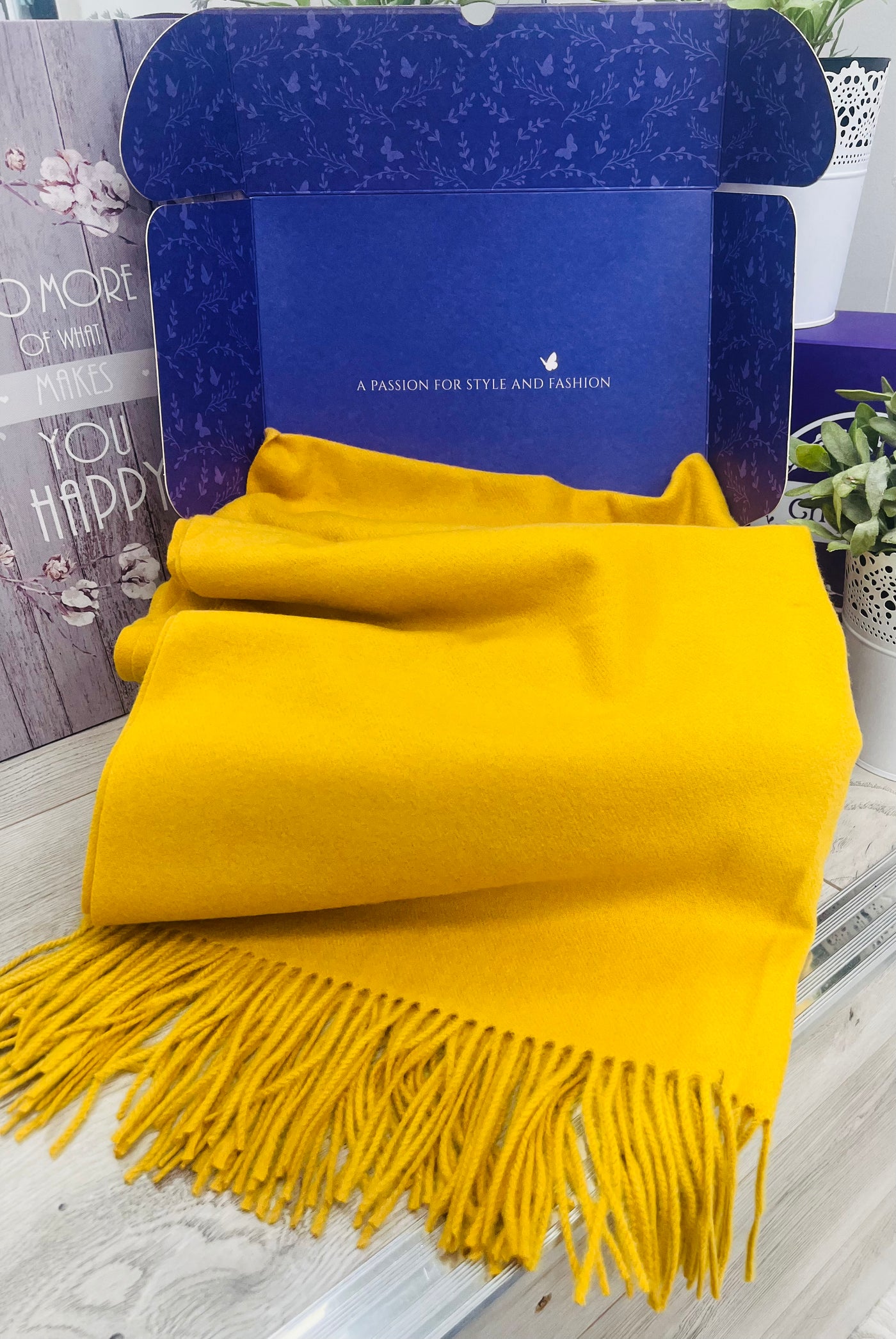 Women's cashmere scarf
