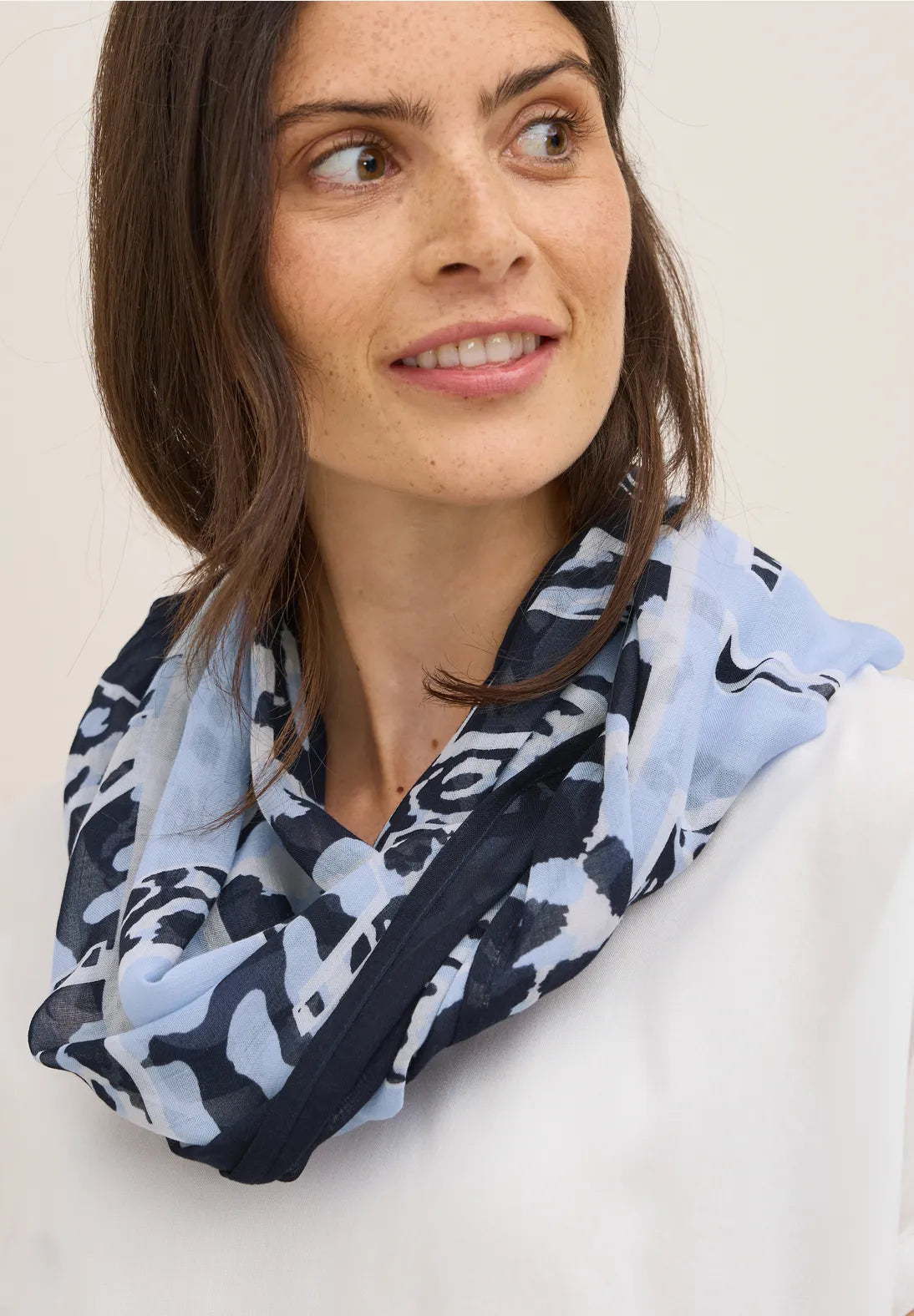 CECIL Patterned loop scarf