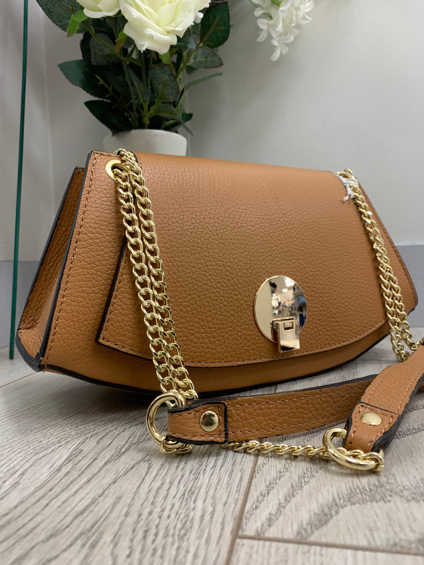 Genuine Leather Handbag with chain detail strap and a magnetic fastener.