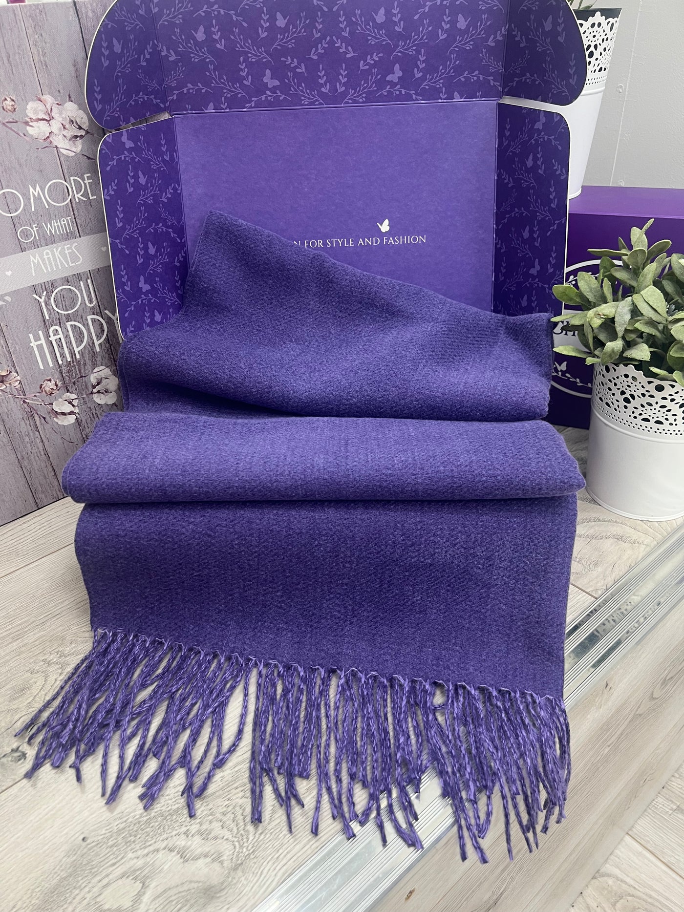 Women's cashmere scarf