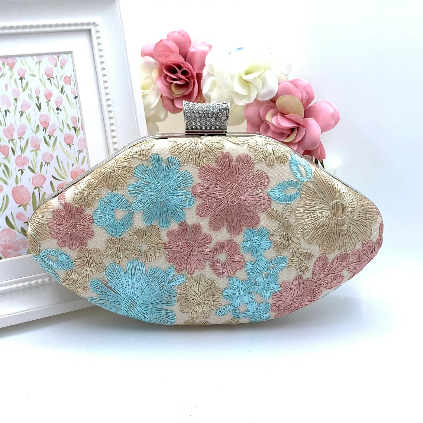 Lace embroidered case bag