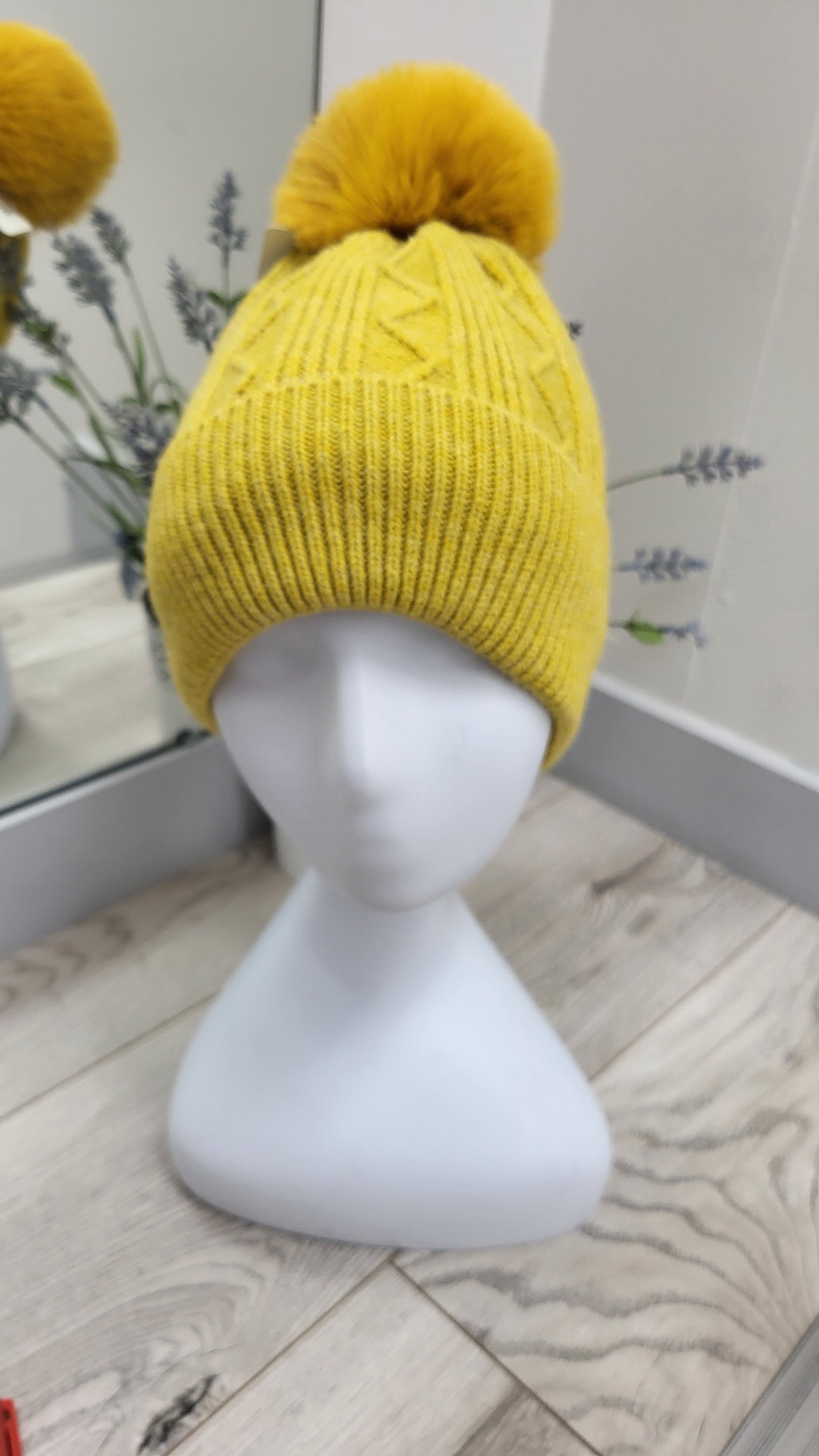 Lucy Hat with pompom