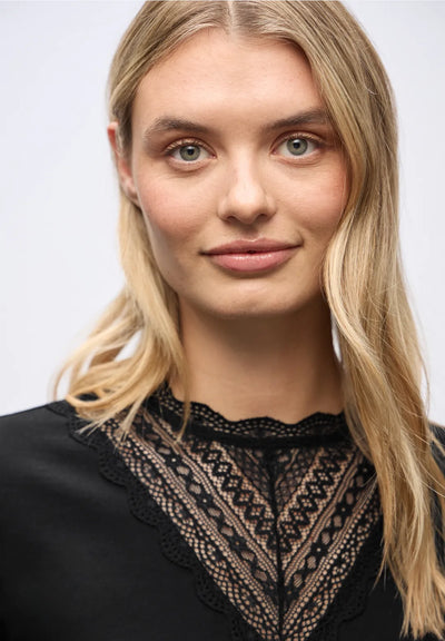Street One top with lace detail