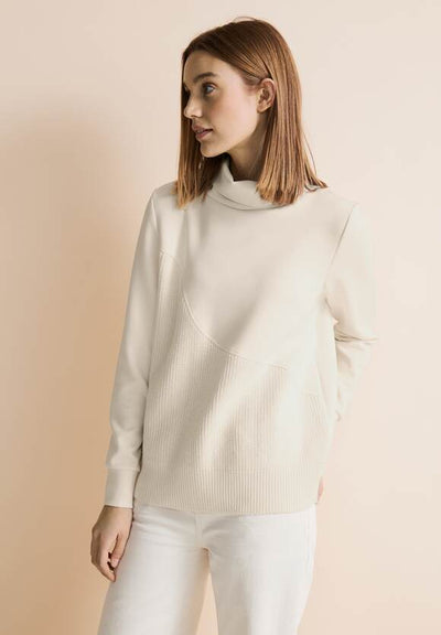 woman knitwear sweater turtleneck white street one